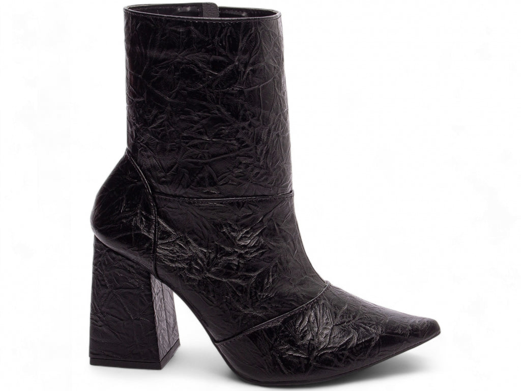 Bota Bico Fino Cano Médio