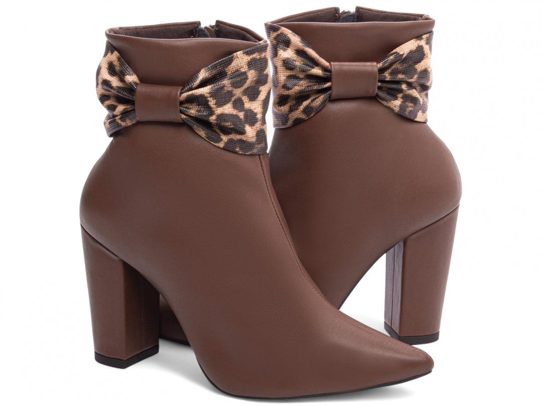 Bota Bico Fino Feminina