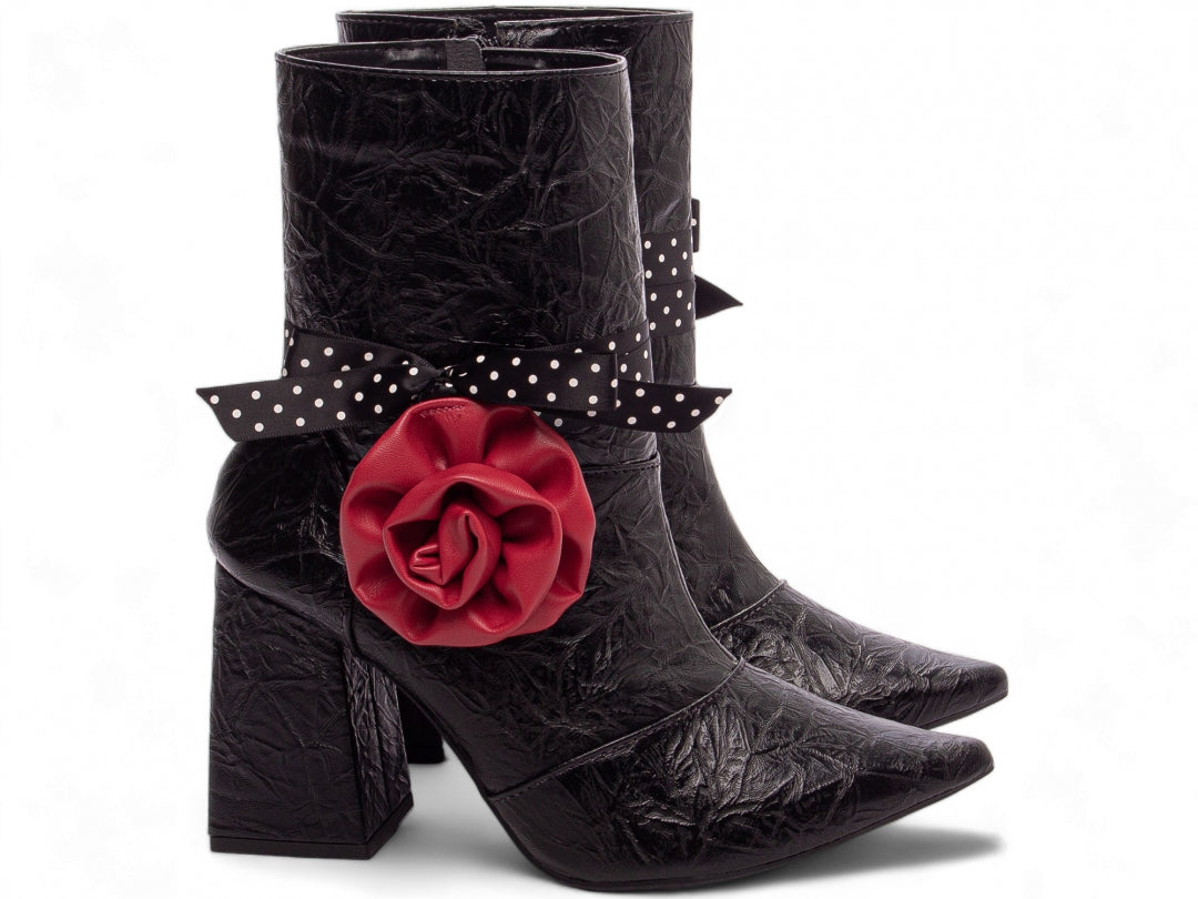 Bota Bico Fino Cano Médio