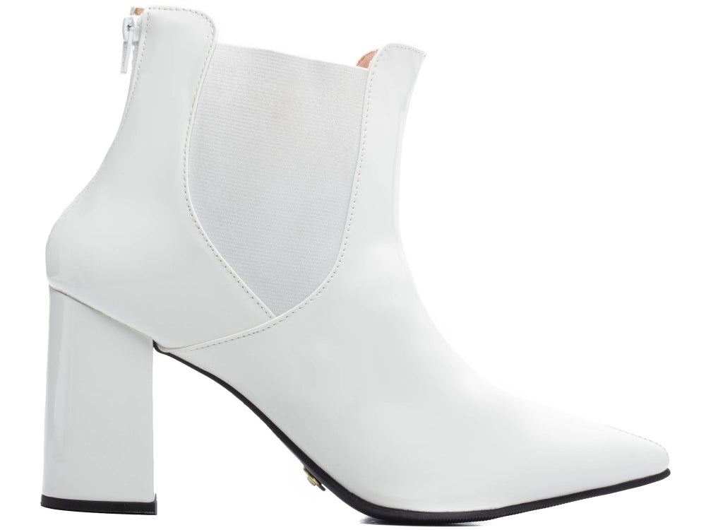 Bota Arrasadora Bico Fino Verniz Branco