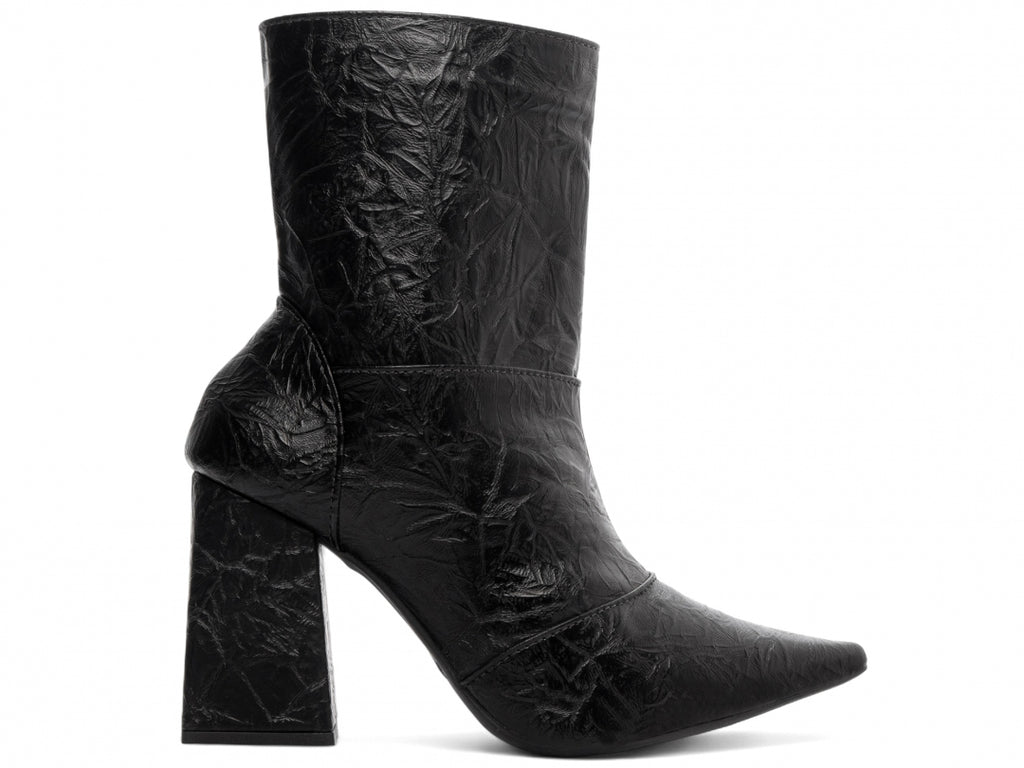 Bota Bico Fino Cano Médio