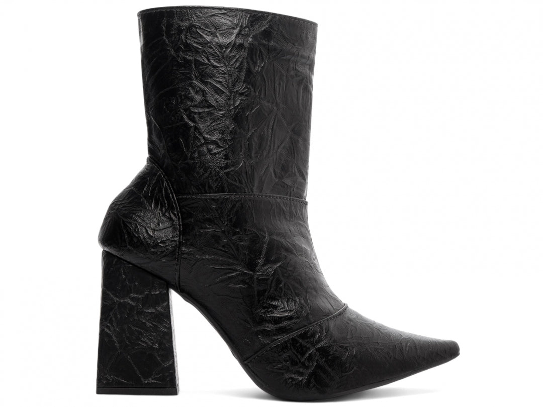 Bota Bico Fino Cano Médio