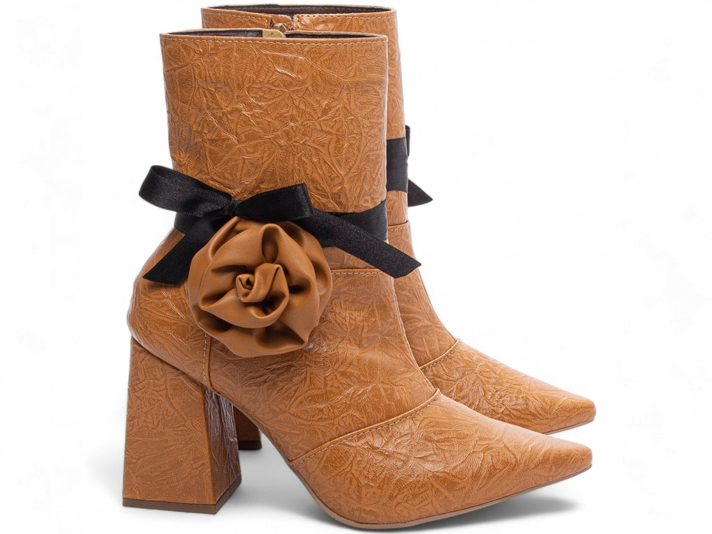 Bota Bico Fino Cano Médio