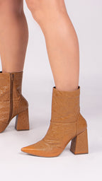 Bota Bico Fino Cano Médio