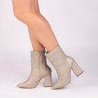 Bota Bico Fino Cano Médio