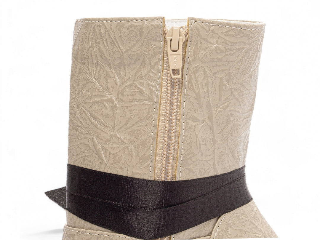 Bota Bico Fino Cano Médio