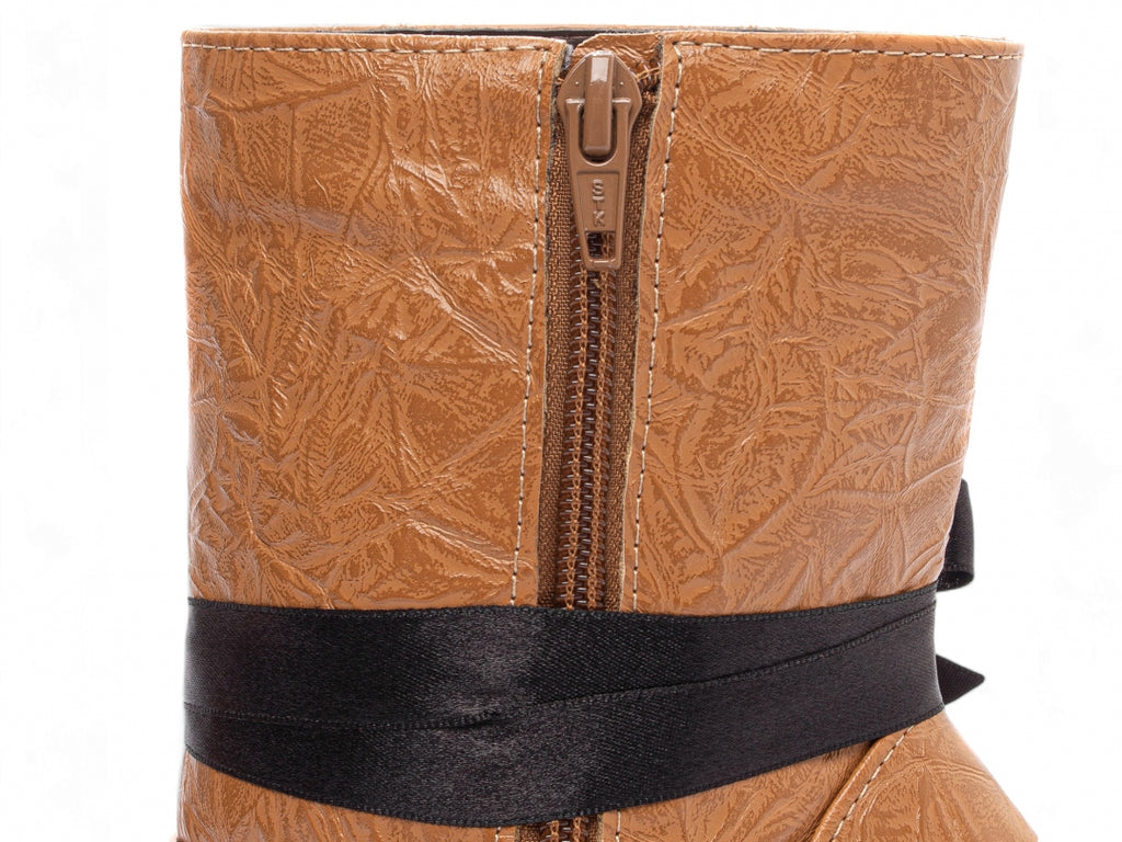 Bota Bico Fino Cano Médio