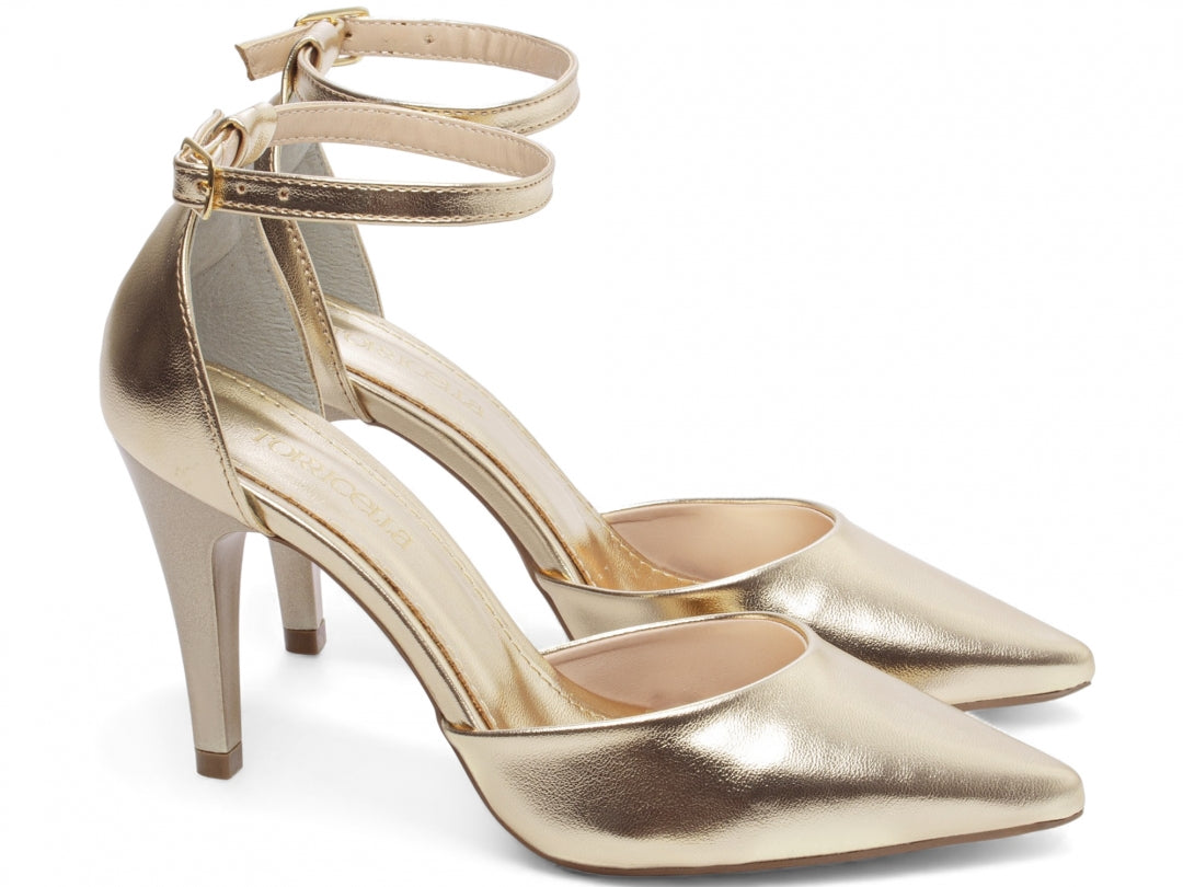 Sapato Scarpin Saia e Blusa