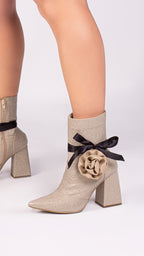 Bota Bico Fino Cano Médio