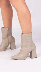 Bota Bico Fino Cano Médio