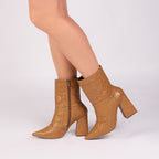 Bota Bico Fino Cano Médio