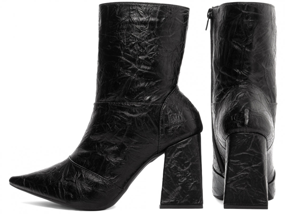 Bota Bico Fino Cano Médio