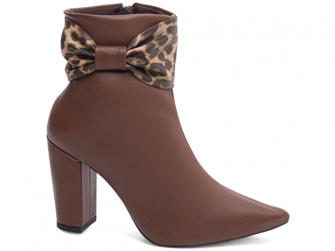 Bota Bico Fino Feminina