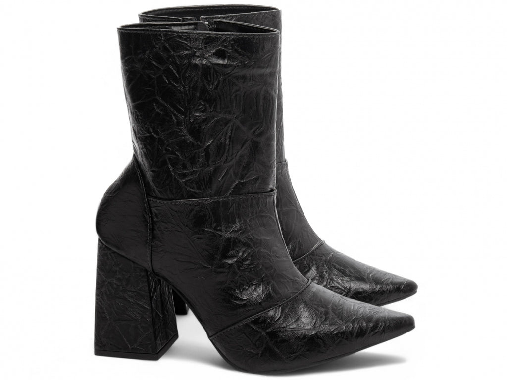 Bota Bico Fino Cano Médio