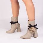 Bota Bico Fino Cano Médio